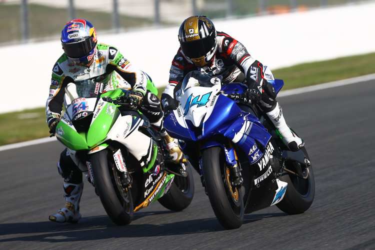 Lucas Mahias (re.) ist stark: hier im Kampf mit Weltmeister Kenan Sofuoglu