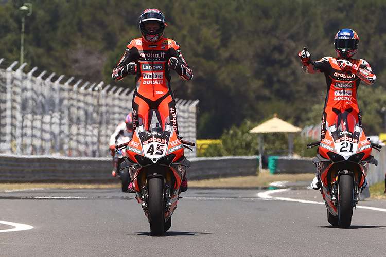 Scott Redding (li.) feiert seinen Sieg