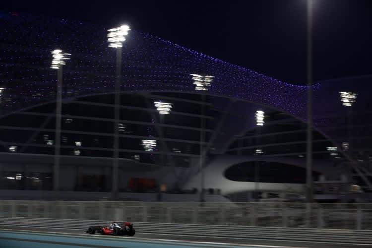 Hamilton Schnellster der Nacht-Jagd in Abu Dhabi