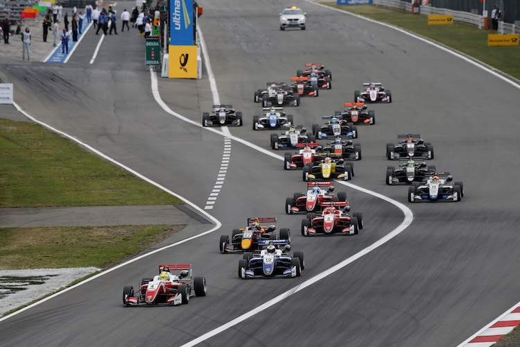 Der Polesetter konnte die Spitzenposition beim Start erfolgreich verteidigen