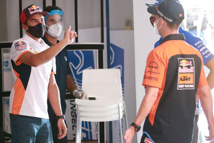 Was Marc Márquez seinem zukünftigen Honda-Teamkollegen Pol Espargaró wohl zu sagen hatte?