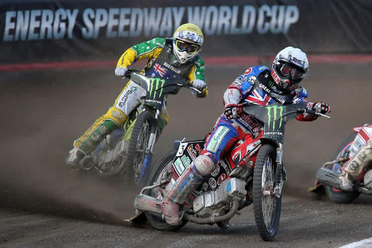 Chris Harris (vorne) hatte im GP-Challenge in Poole nichts zu suchen