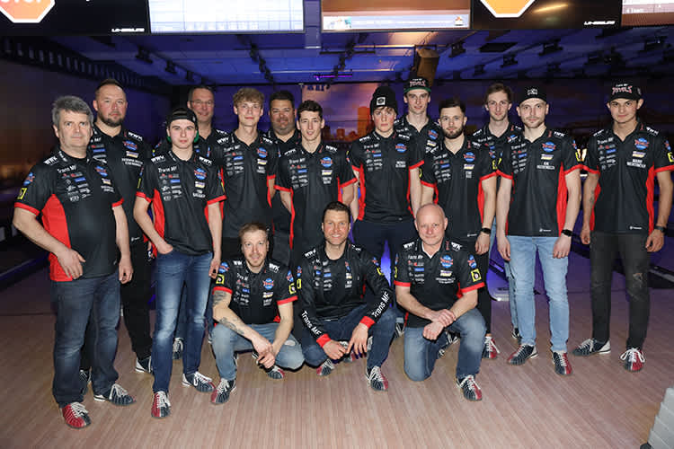 Der Landshuter Kader mit Betreuern