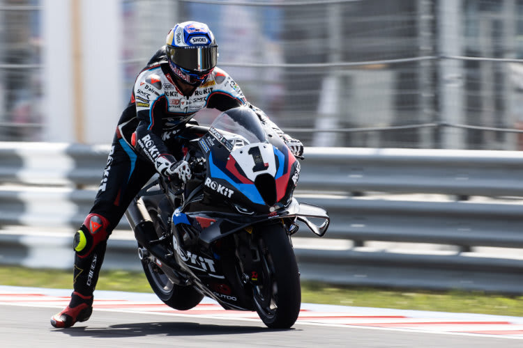 Typisch Toprak: Beim Anbremsen ist das Hinterrad in der Luft