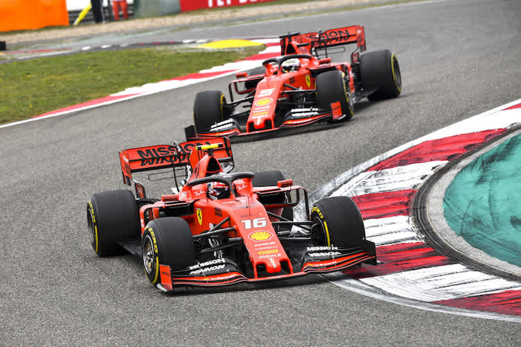 Charles Leclerc vor Sebastian Vettel