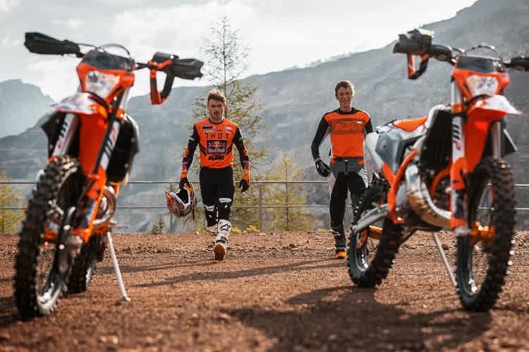 Kailub Russell und Chris Birch wollen mit zwei KTM 300 EXC Erzberg auf den Gipfel des Erzbergs