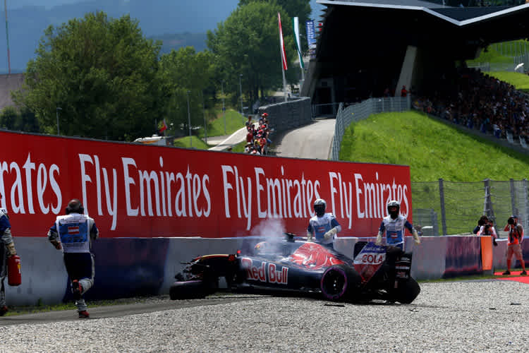 Crash von Daniil Kvyat am Samstag