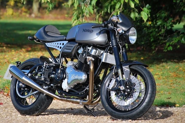 Berühmter Name: Die Norton Dominator (die Aktuelle) basiert auf der 961er, hat aber ein Carbonheck mit Einzelsitz