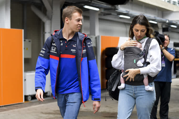Daniil Kvyat mit Kelly und Penelope