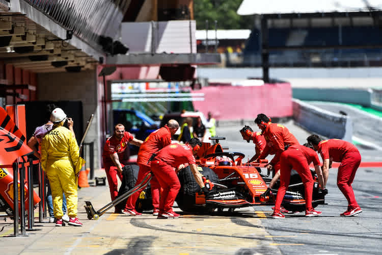 Charles Leclerc arbeitet für Pirelli