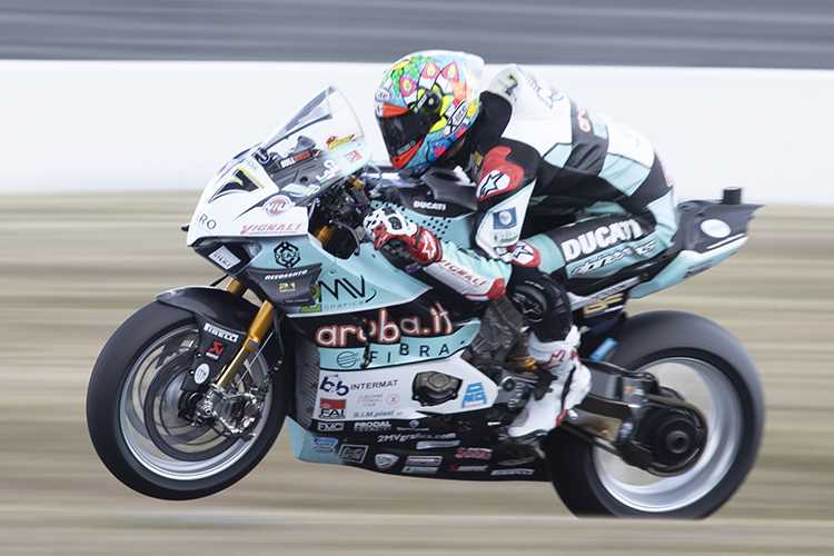 Aruba und Fibra werben groß auf der Go-Eleven-Ducati von Chaz Davies