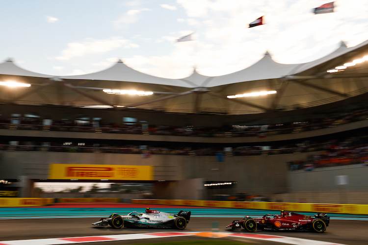 Lewis Hamilton vor Carlos Sainz