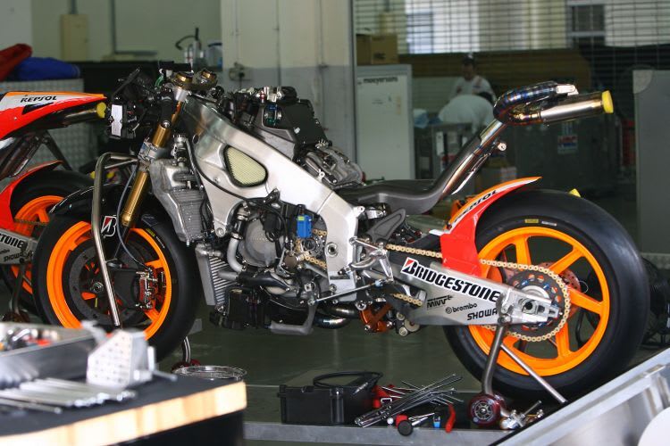 Pedrosas Werks-Honda: Daten offen legen.