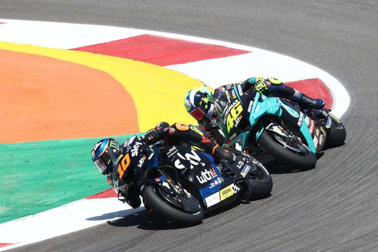 Luca Marini auf Ducati vor Valentino Rossi auf Yamaha