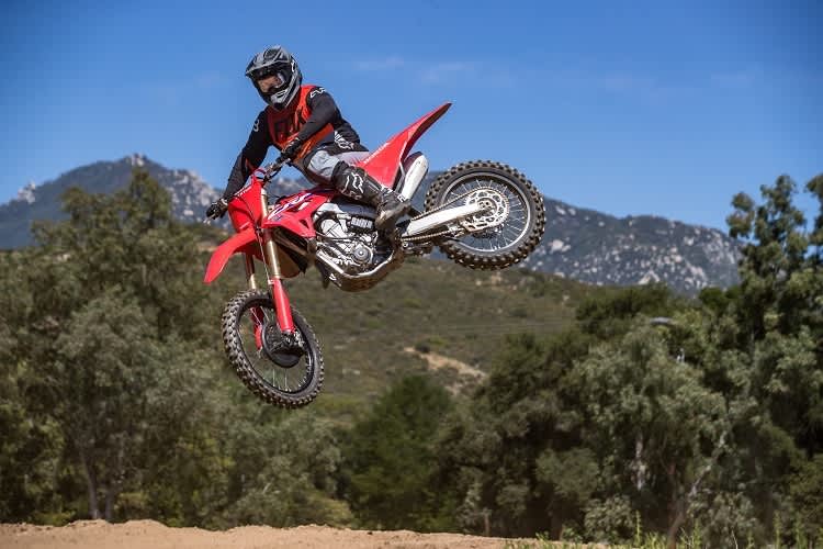 Honda CRF450R, Modelljahrgang 2021: Fast alles ist neu
