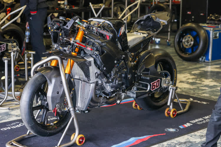 Die gestrippte BMW M1000RR