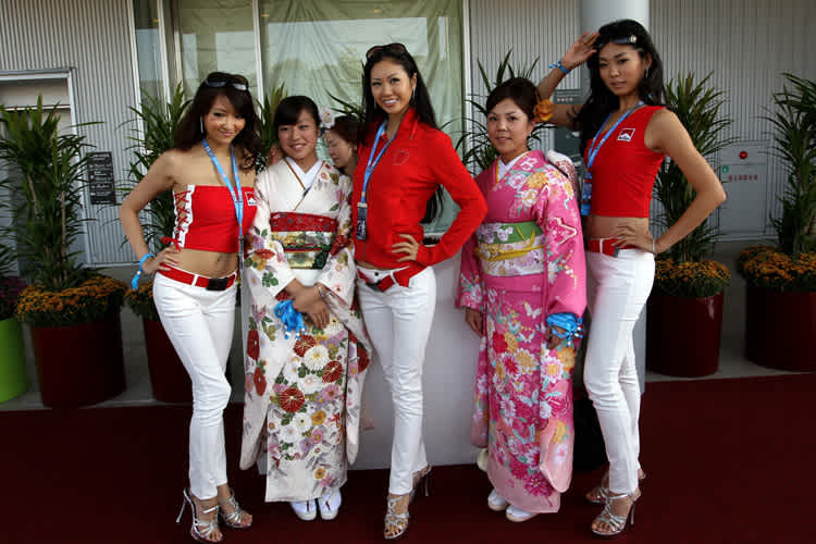 Auch sie freuen sich – die Formel 1 kehrt in ihr Land zurück