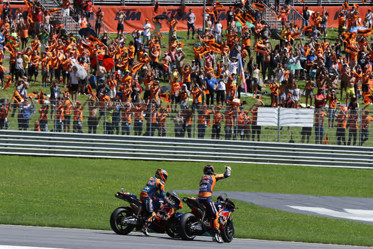 Tausende Fans werden in orange erscheinen