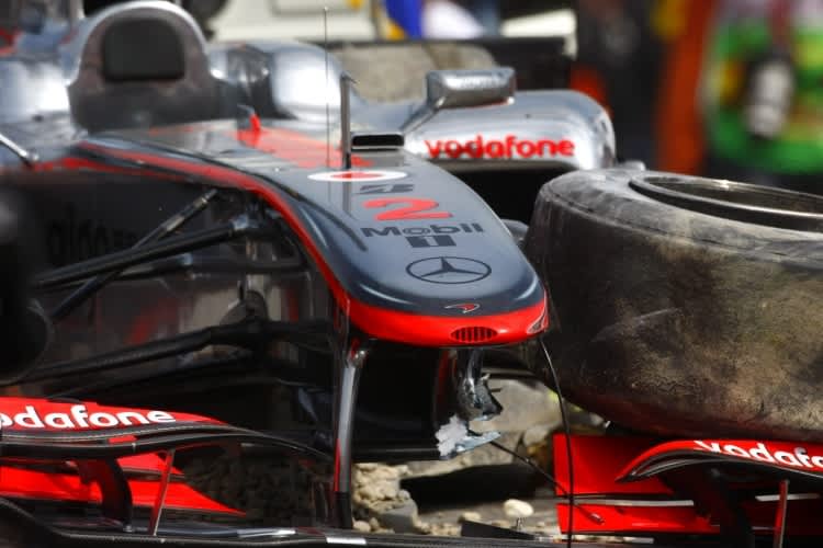 Hamiltons Wrack in der Renault-Kurve