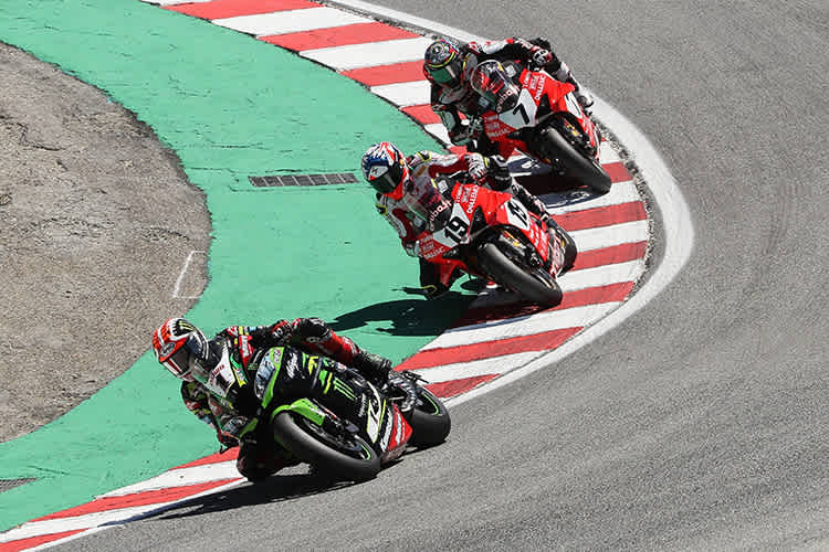 Zu Beginn des Rennens: Rea vor Bautista und Davies