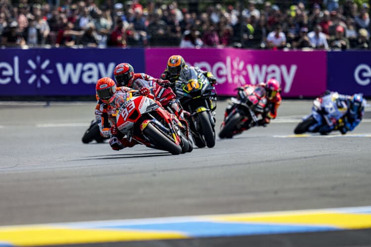 Marc Márquez vor Bagnaia und Marini