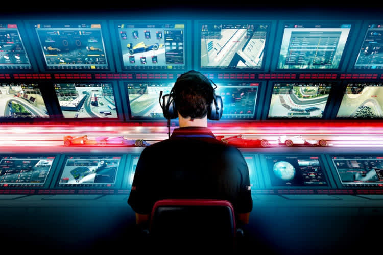 Bei diesem Spiel sitzen Sie am Kommandopult