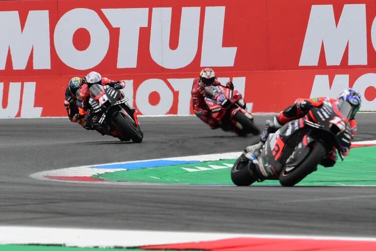 Hinter dem drittplatzierten Viñales schnappte sich Aleix Espargaró auf den letzten Metern noch Binder und Miller