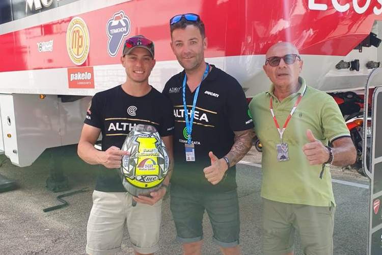 Federico Caricasulo, Sponsor Christian Walter und Betreuer Enzo (v.l.)