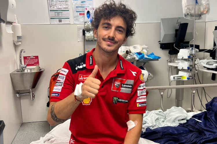 Pecco Bagnaia gab am späten Abend auch persönlich Entwarnung