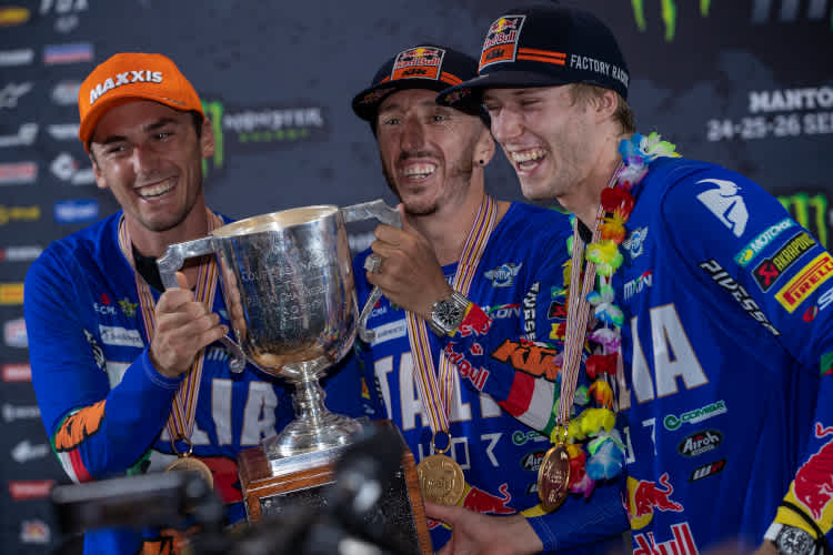Partystimmung bei Alessandro Lupino, Tony Cairoli und Mattia Guadagnini