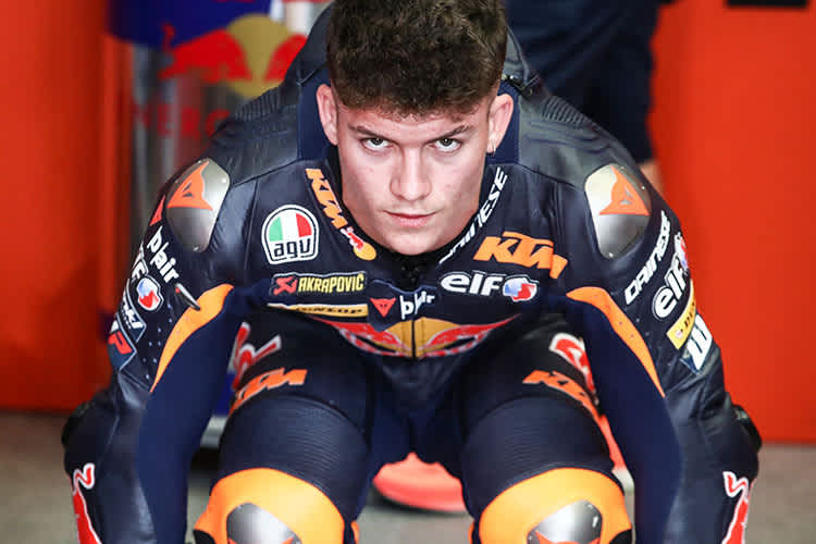 Daniel Holgado fährt auch 2024 im Red Bull-KTM-Tech3-Team