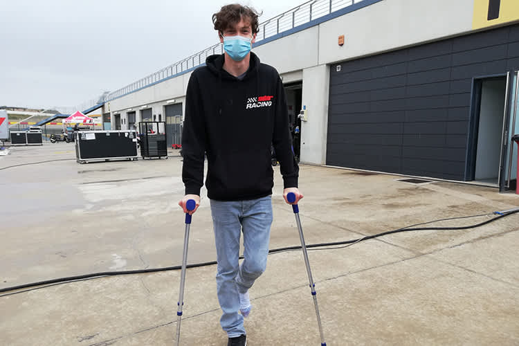 Thomas Gradinger an Krücken