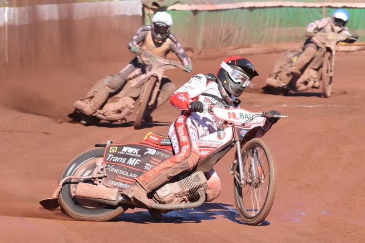 Michael Härtel (vorne) ist mit Wildcard dabei