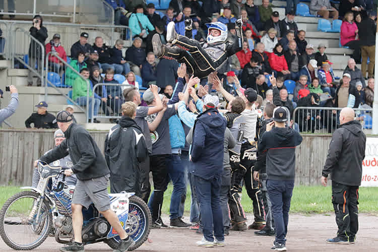 Die Black Forest Eagles feierten Max Dilger