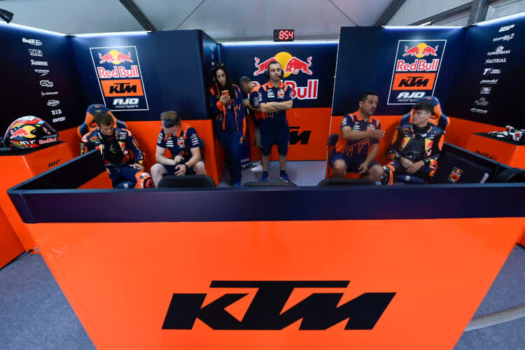 Das aktuelle Moto3-Team von Ajo: Jaume Masia links, Dani Holgado rechts