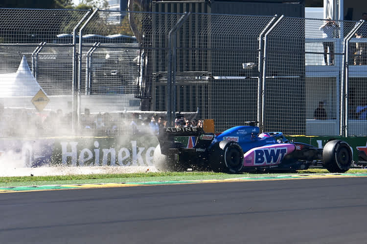 Fernando Alonso erkundet die neue Pistenführung in Australien