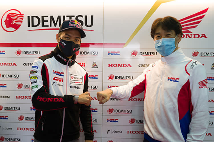 Takaaki Nakagami und HRC-Direktor Tetsuhiro Kuwata sind sich einig 
