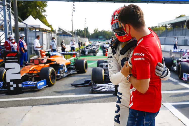 Leclerc feiert mit Pierre Gasly