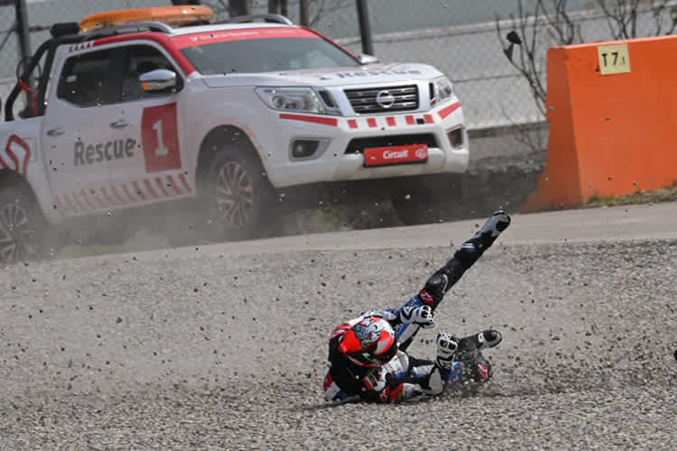 Sturz von Loris Baz am Freitag