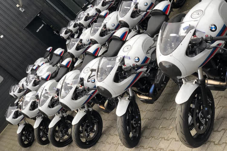 28 RnineT Racer sind startklar