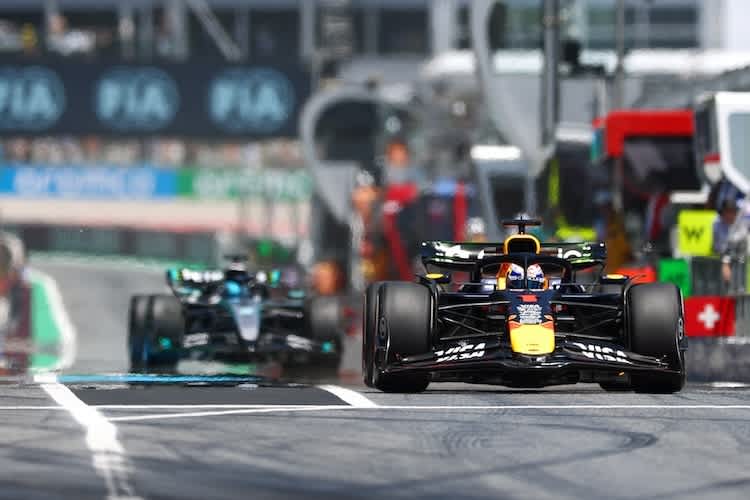 Max Verstappen vor George Russell