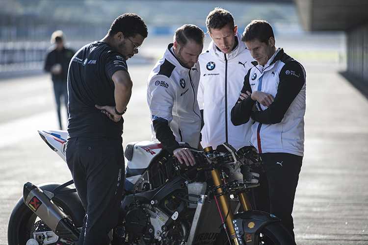 Die BMW S1000RR hat einiges zu bieten