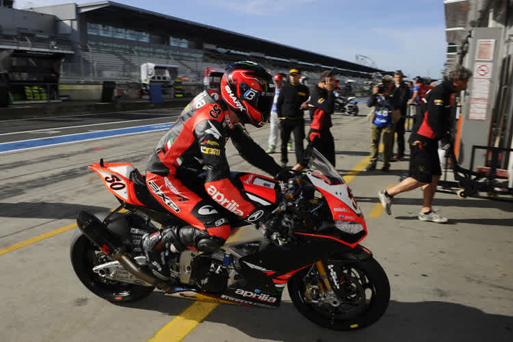 Sylvain Guintoli wird auch 2014 Aprilia fahren