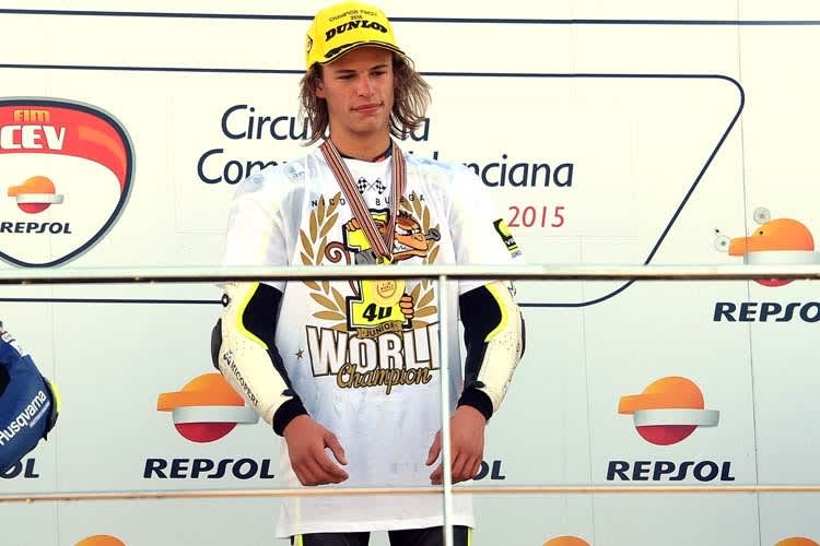 Rossi-Schützling Niccolò Bulega gewann die Junioren-WM 2015