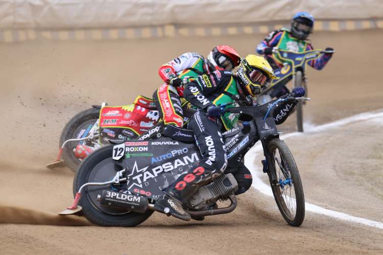 Timo Lahti vor Michael Härtel