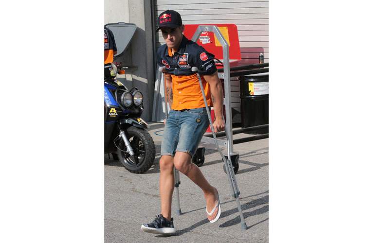 Dicker Fuss: Luis Salom humpelt in Indy durch das Fahrerlager