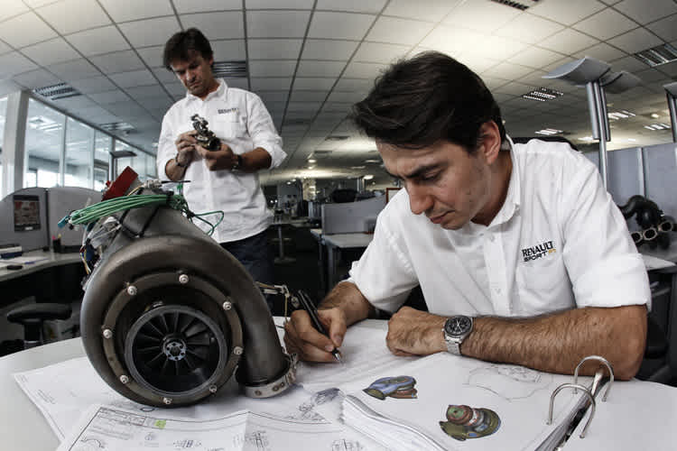 Die französischen Techniker an der Arbeit