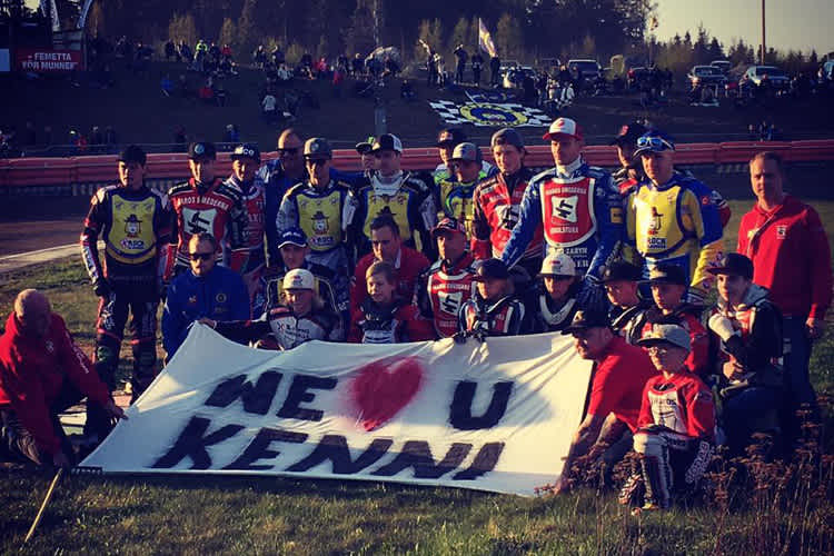 Kenni Larsen bekommt Unterstützung aus der ganzen Welt