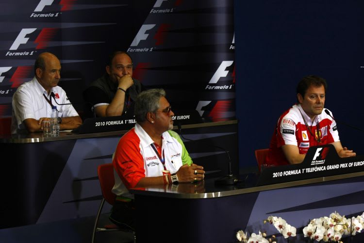 Mallya (li.) und Kollegen neigen zur Konfrontation