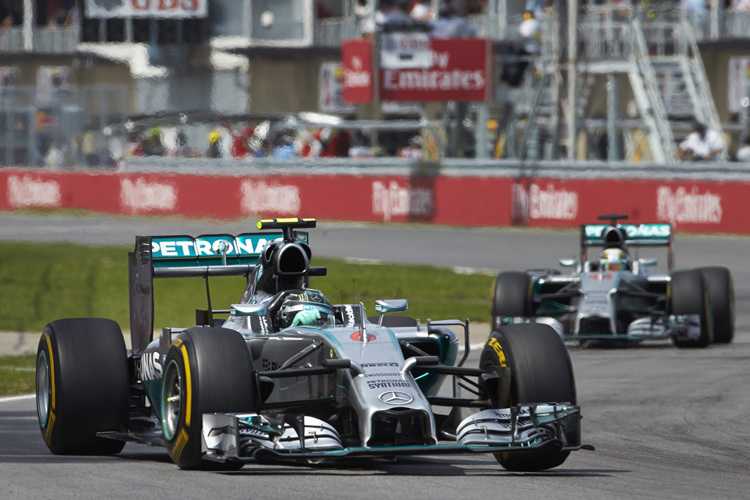 Das übliche Bild: Zwei Silberpfeile liegen vorne